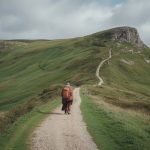 Les routes de pèlerinage oubliées du Pays de Galles : chemins sacrés à travers l’histoire et les paysages